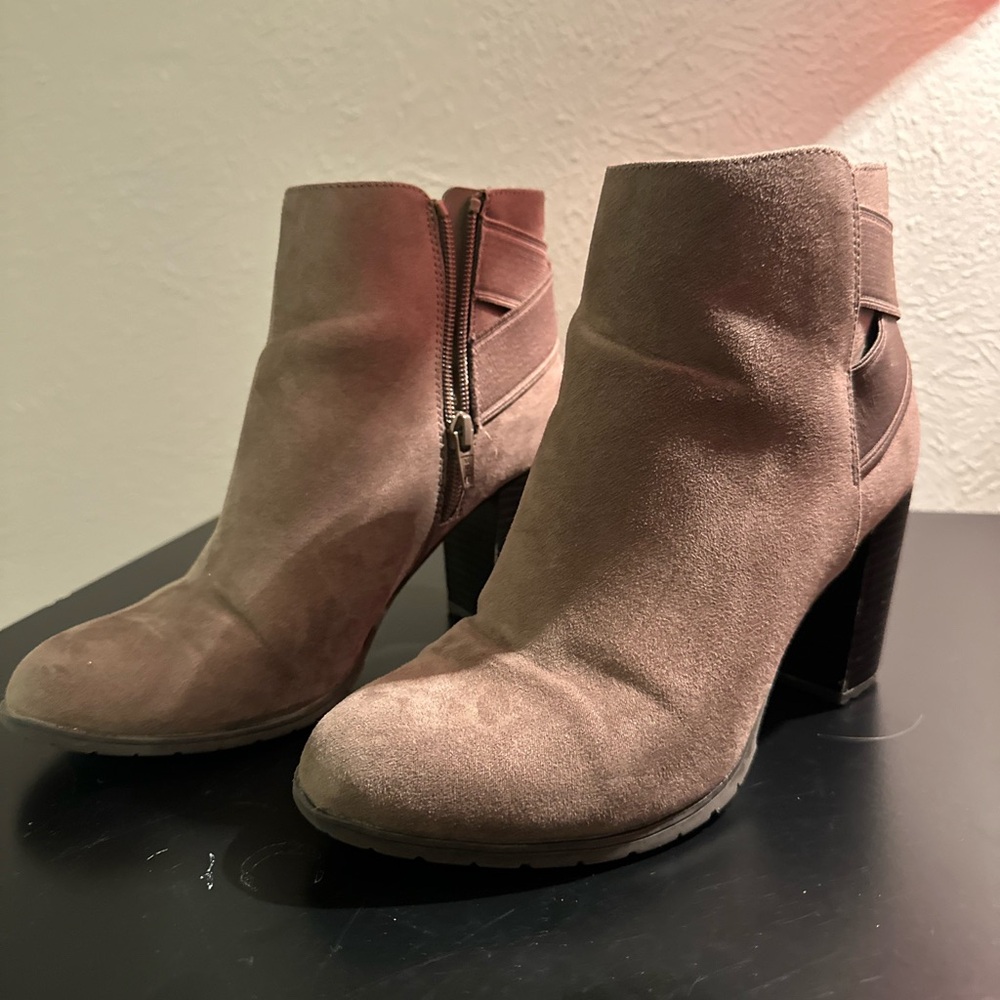 A New Day Candyce Taupe Suede Booties – Size 6.5 – High Heel with X-Strap Back 🤍